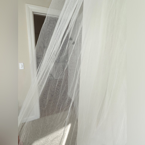 Sheer Soft 6ft Wedding Veil in Light Ivory — Bonus New Garter Included - Picture 8 of 10